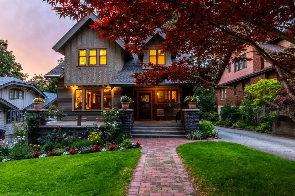 Arts and crafts, tucked back, exterior